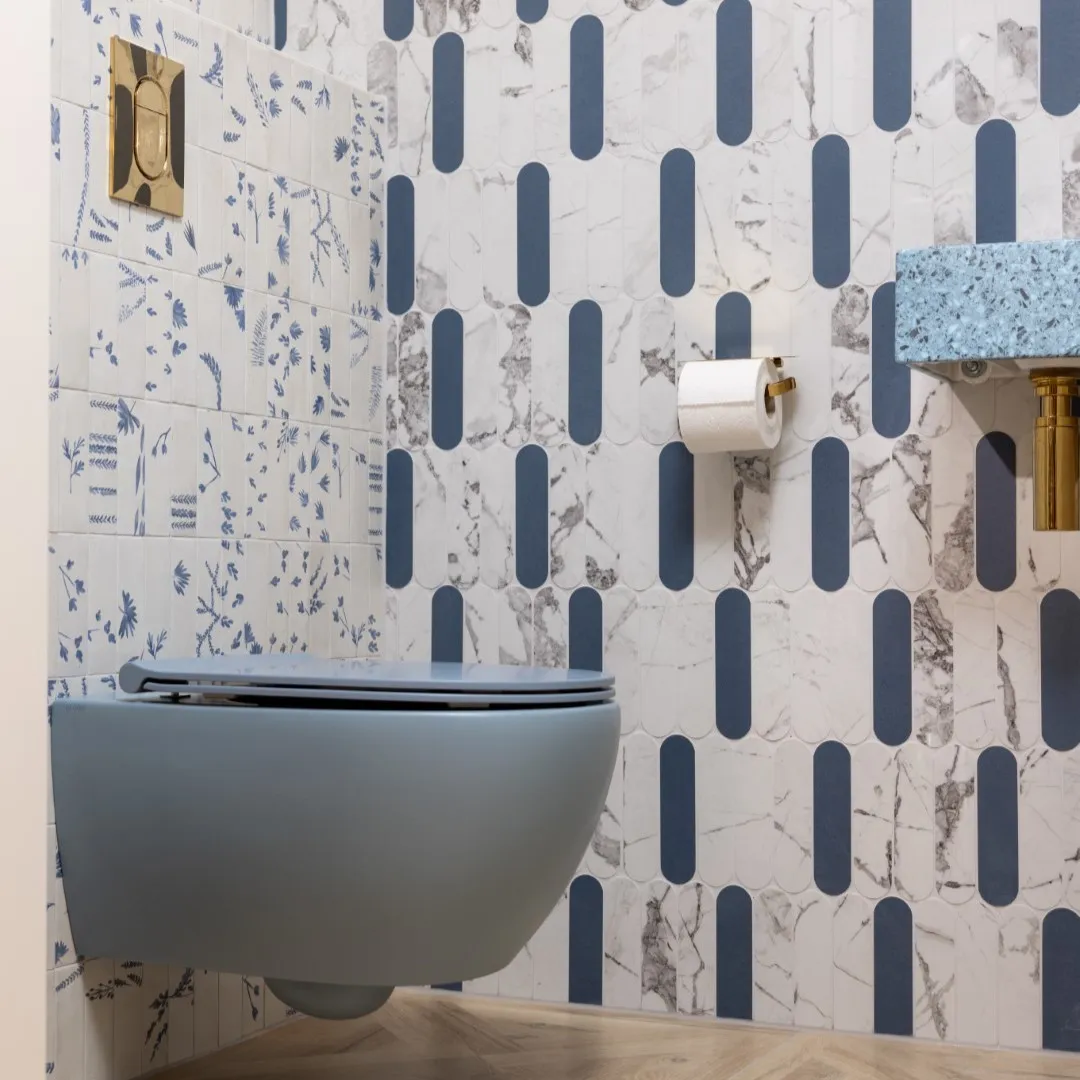 Roos Reedijks Azure Retreat toilet Roos Reedijks Azure Retreat toilet