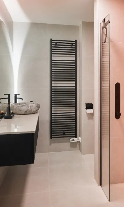 Luxe, warmte en ontspanning in een moderne badkamer
